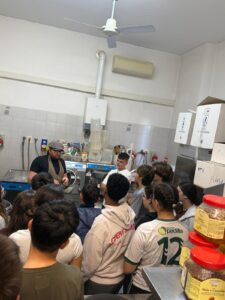 foto preparazione pesto al mortaio